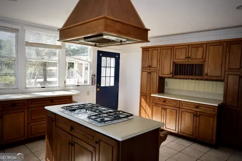 Kitchen - 1825 Groaning Rock Rd, Commerce, GA 30530 photo 1 of 4