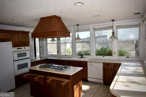 Kitchen - 1825 Groaning Rock Rd, Commerce, GA 30530 photo 3 of 4