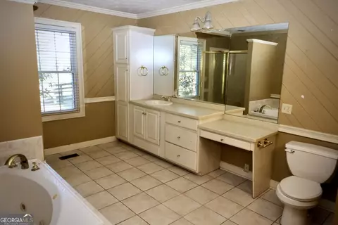 Bath - 1825 Groaning Rock Rd, Commerce, GA 30530 photo 3 of 6