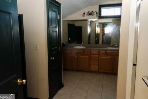 Entry Way - 1825 Groaning Rock Rd, Commerce, GA 30530 photo 6 of 10