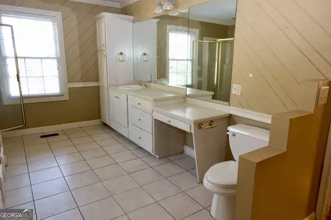 Bath - 1825 Groaning Rock Rd, Commerce, GA 30530 photo 4 of 6