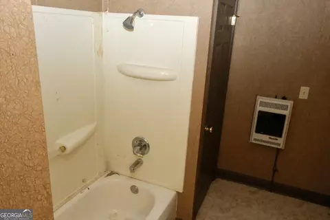 Bath - 1825 Groaning Rock Rd, Commerce, GA 30530 photo 5 of 6