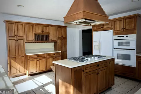 Kitchen - 1825 Groaning Rock Rd, Commerce, GA 30530 photo 2 of 4