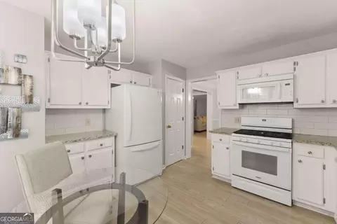 Kitchen - 3914 Meeting St, Duluth, GA 30096 photo 3 of 4