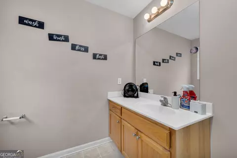 Bath - 26 Candlestick Dr, Hull, GA 30646 photo 5 of 5