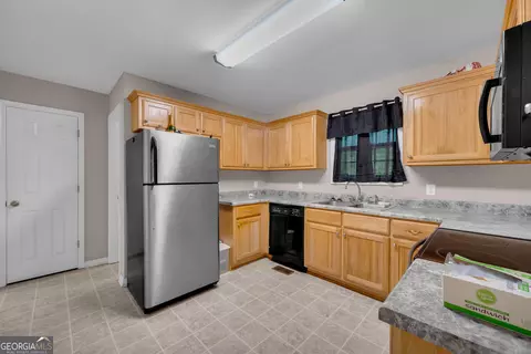 Kitchen - 26 Candlestick Dr, Hull, GA 30646 photo 1 of 2