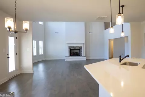 Living - 600 Beaver Ct, Perry, GA 31069 photo 4 of 5