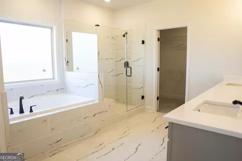 Bath - 600 Beaver Ct, Perry, GA 31069 photo 3 of 7