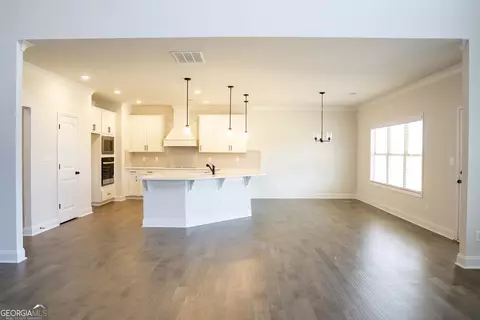 Living - 600 Beaver Ct, Perry, GA 31069 photo 3 of 5