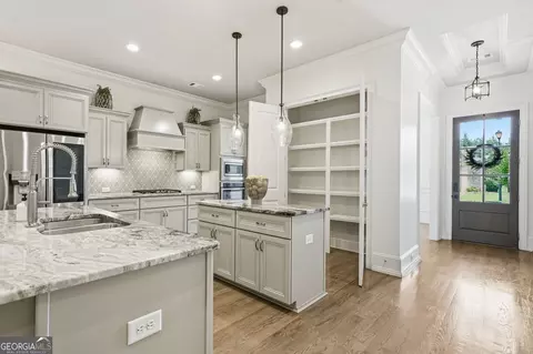 Kitchen - 337 Rosshandler Rd, Suwanee, GA 30024 photo 2 of 5