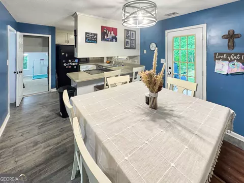 Dining - 146 Henry Higgins Rd, Jackson, GA 30233 photo 1 of 2