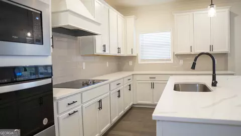 Kitchen - 604 Beaver Ct, Perry, GA 31069 photo 2 of 2