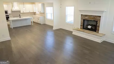 Living - 604 Beaver Ct, Perry, GA 31069 photo 1 of 2
