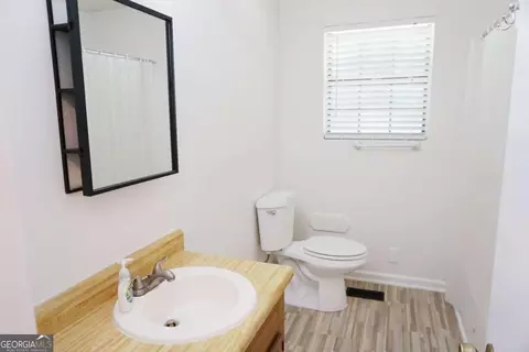 Bath - 307 6th Ave, Winder, GA 30680 photo 1 of 1