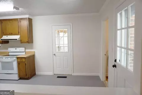 Entry Way - 307 6th Ave, Winder, GA 30680 photo 1 of 2
