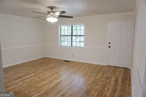 Living - 307 6th Ave, Winder, GA 30680 photo 1 of 2