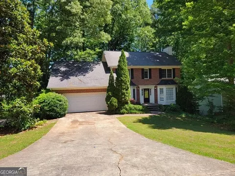 8541 Birch Hollow Dr, Roswell, GA 30076