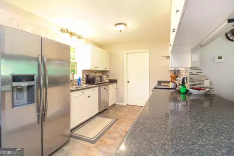 Kitchen - 45 Katie Beth Rd, Comer, GA 30629 photo 2 of 2