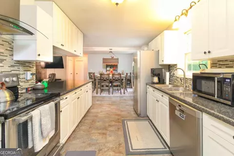 Kitchen - 45 Katie Beth Rd, Comer, GA 30629 photo 1 of 2