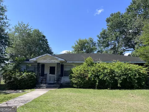 211 E Banks St, Glennville, GA 30427