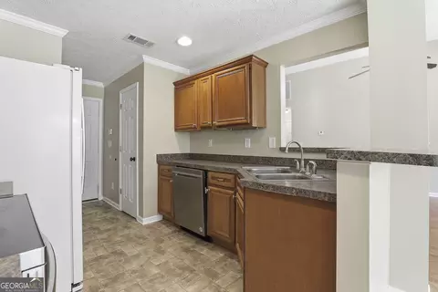 Entry Way - 113 Perimeter Dr, Lagrange, GA 30241 photo 3 of 4