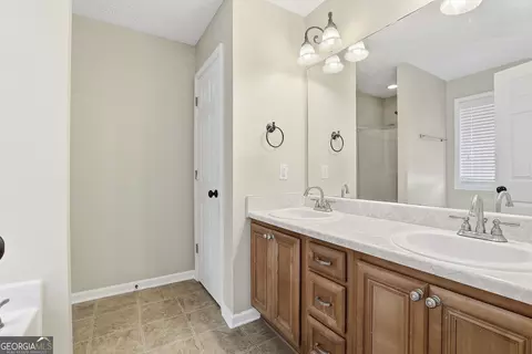 Bath - 113 Perimeter Dr, Lagrange, GA 30241 photo 2 of 3
