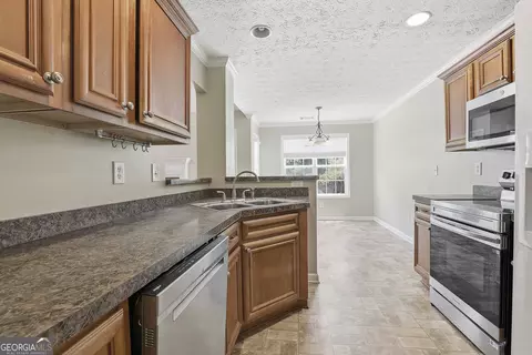 Kitchen - 113 Perimeter Dr, Lagrange, GA 30241 photo 2 of 2
