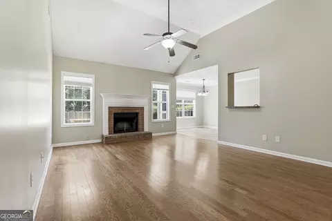 Living - 113 Perimeter Dr, Lagrange, GA 30241 photo 2 of 5