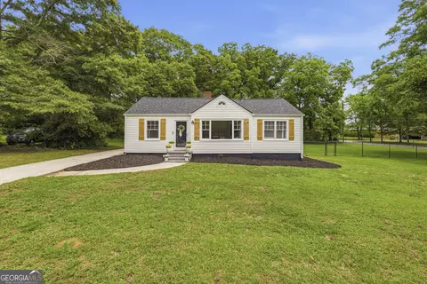 186 S Forest Ave, Social Circle, GA 30025