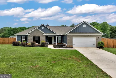 16 Evergreen Ridge Ct, Statham, GA 30666