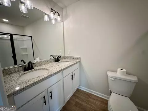 Bath - 239 Stancil Dr, Toccoa, GA 30577 photo 1 of 3