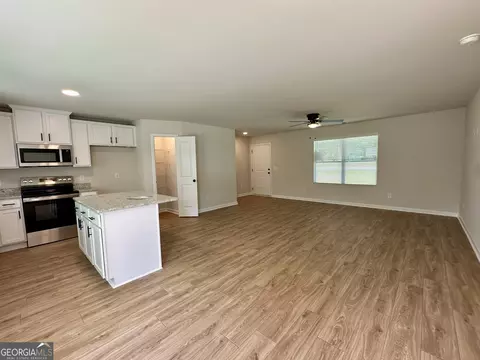 Living - 239 Stancil Dr, Toccoa, GA 30577 photo 3 of 3