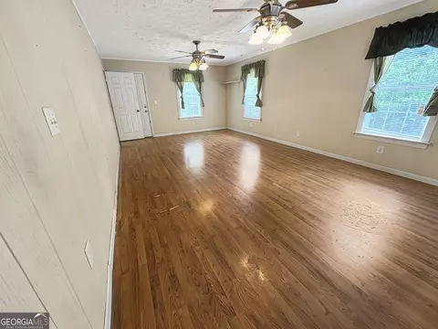 Living - 360 Floyd Rd, Hampton, GA 30228 photo 7 of 8