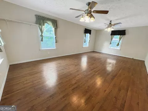 Living - 360 Floyd Rd, Hampton, GA 30228 photo 6 of 8