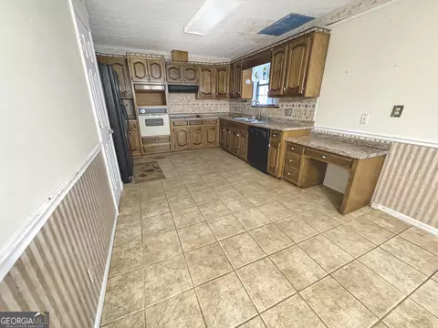 Kitchen - 360 Floyd Rd, Hampton, GA 30228 photo 1 of 2