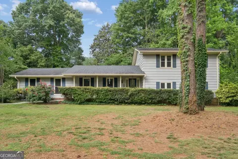 441 Village Green Ct SW, Lilburn, GA 30047
