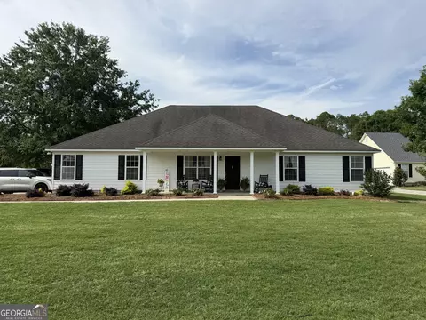725 Edgewater Pl, Hahira, GA 31632