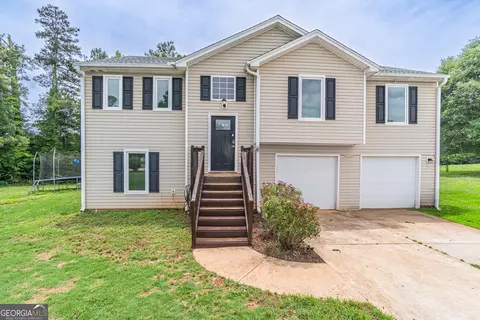 322 Royal Oaks Dr, Winder, GA 30680