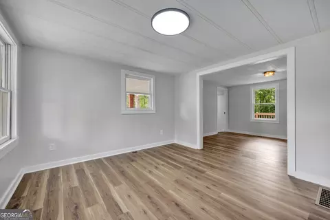 Living - 455 Cindy St, Jackson, GA 30233 photo 2 of 3
