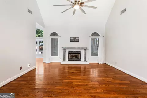 Living - 513 Ruby Ln, Canton, GA 30114 photo 2 of 5
