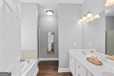 Bath - 129 Copper Creek Dr, Lagrange, GA 30240 photo 3 of 7