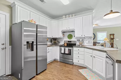 Kitchen - 129 Copper Creek Dr, Lagrange, GA 30240 photo 1 of 2