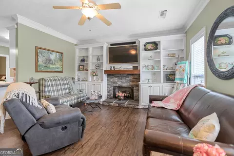 Living - 129 Copper Creek Dr, Lagrange, GA 30240 photo 1 of 2