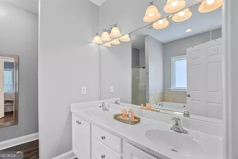Bath - 129 Copper Creek Dr, Lagrange, GA 30240 photo 4 of 7