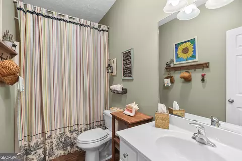 Bath - 129 Copper Creek Dr, Lagrange, GA 30240 photo 2 of 7