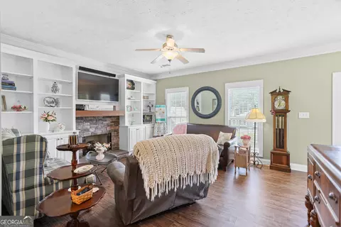 Living - 129 Copper Creek Dr, Lagrange, GA 30240 photo 2 of 2