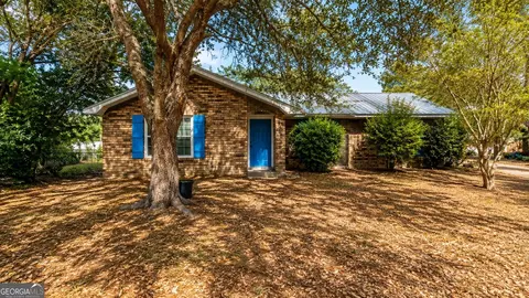 525 Carolyn St, Metter, GA 30439