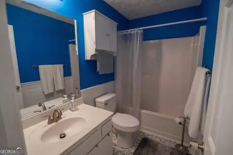 Bath - 153 Alice Walker Dr, Athens, GA 30607 photo 3 of 4