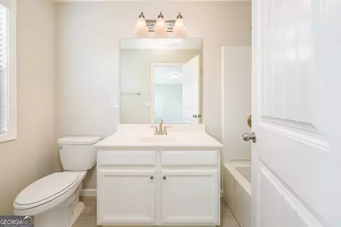 Bath - 620 Sunset Park Dr, Suwanee, GA 30024 photo 3 of 3