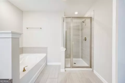 Bath - 620 Sunset Park Dr, Suwanee, GA 30024 photo 2 of 3